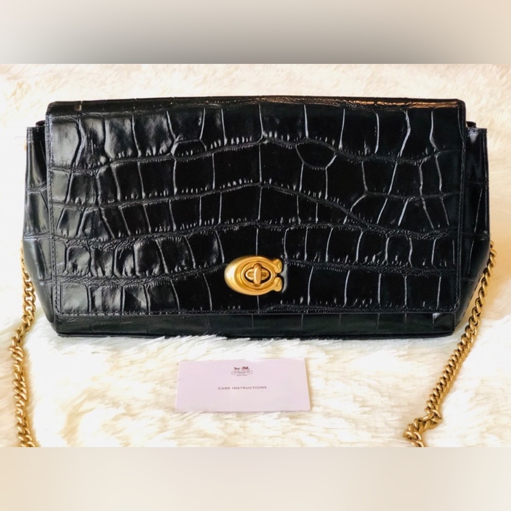Vintage Coach Turnlock Clutch in Embossed Leather
